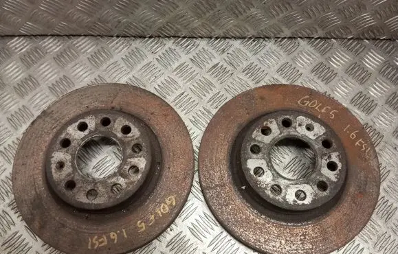 Volkswagen Golf V Front brake disc