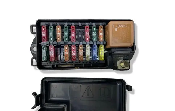 Jaguar XJ X308 Fuse module LNE2800AA 518000005