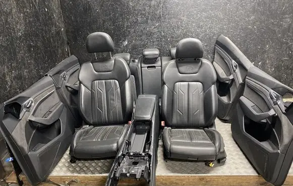 Audi e-tron Seat set 