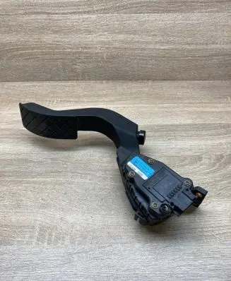 Audi A6 S6 C5 4B Accelerator throttle pedal 8D1723523G 6PV007770