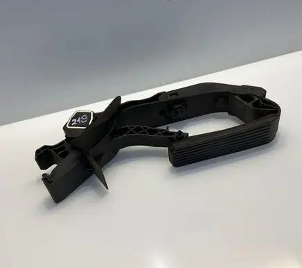 Mercedes-Benz CLS C219 Accelerator throttle pedal A2113000904 2113000904