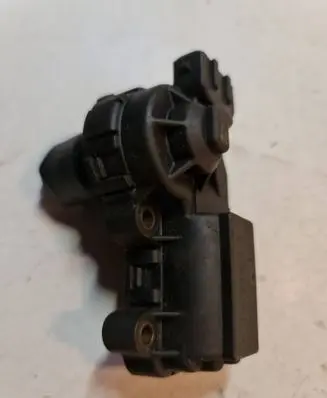 Volkswagen Golf III Idle control valve (regulator) 0132008600