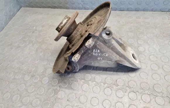 BMW X5 E53 Rear wheel hub 1096235