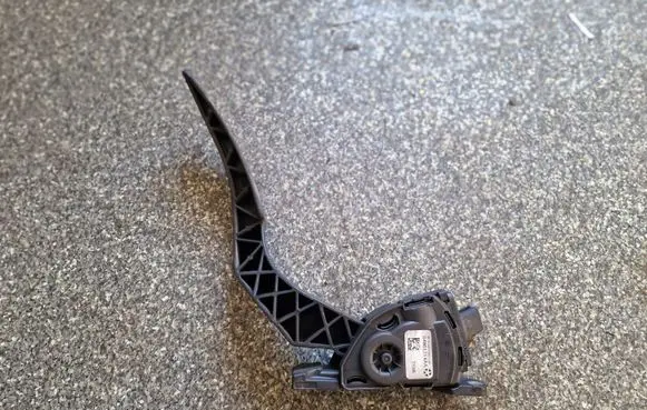 Chrysler 300 - 300C Accelerator throttle pedal 04861714AA