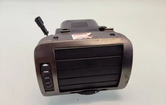 Skoda Superb B5 (3U) Dash center air vent grill 3U0819702