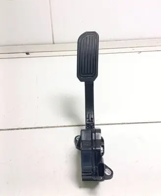 Toyota Prius+ (ZVW40) Accelerator throttle pedal 7811012052 1988001350 03T24C00018