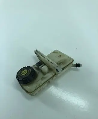 Brake fluid reservoir