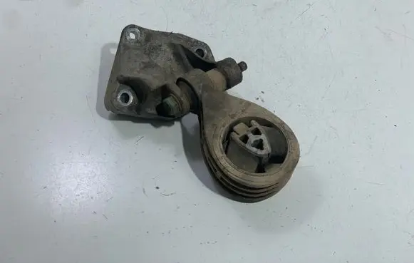 Engine mount bracket