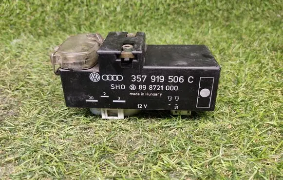 Volkswagen Golf III Coolant fan relay 357919506C 898721000