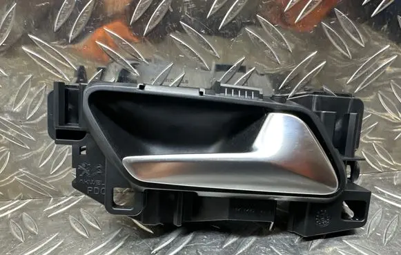 Peugeot 208 II Front door interior handle 98201552VV