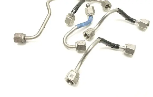 Fuel injector supply line/pipe