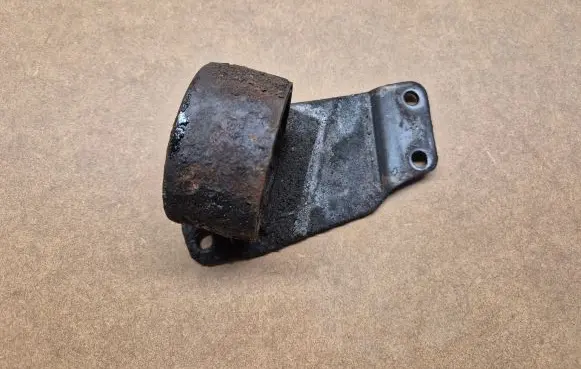 Volkswagen Scirocco Engine mounting bracket 055199293G
