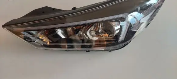 Hyundai Tucson TL Headlight/headlamp D792121A30 D792111A10