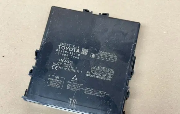 Toyota RAV 4 (XA50) Keyless (KESSY) go control unit/module 8999042310
