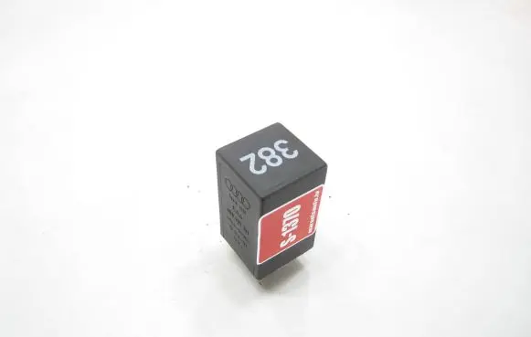 Audi A4 S4 B5 8D Other relay 4D0907131 D11301