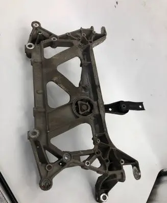 Volkswagen PASSAT B8 Front subframe 3q0199369e
