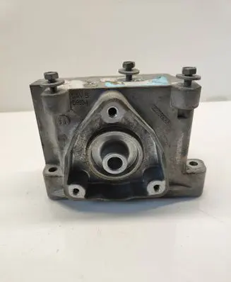 Gearbox mounting bracket