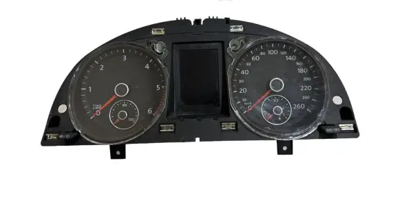 Volkswagen PASSAT B7 Speedometer (instrument cluster) 3AA920871A