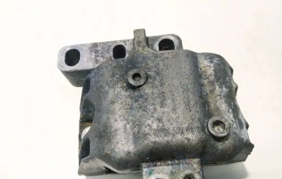 Skoda Octavia Mk1 (1U) Engine mount bracket u0199262