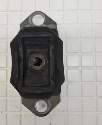 Nissan Qashqai Engine mount bracket 8200358147C 8200358147
