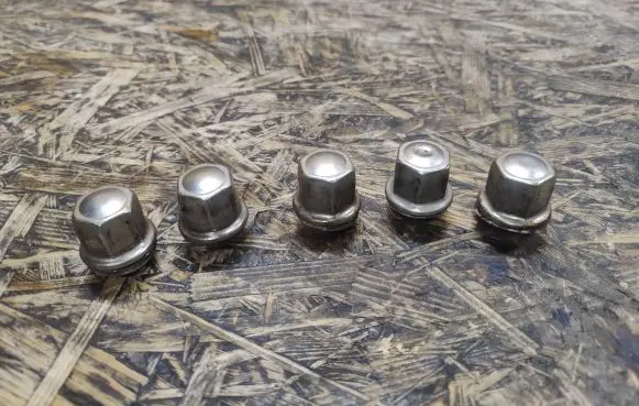 Jaguar XK8 - XKR Nuts/bolts 