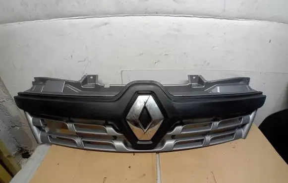 Renault Master III Front bumper upper radiator grill 623102803R