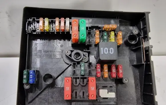 Volkswagen Golf VI Fuse box set