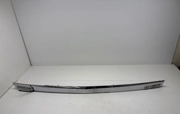 Opel Zafira B Trunk door license plate light bar