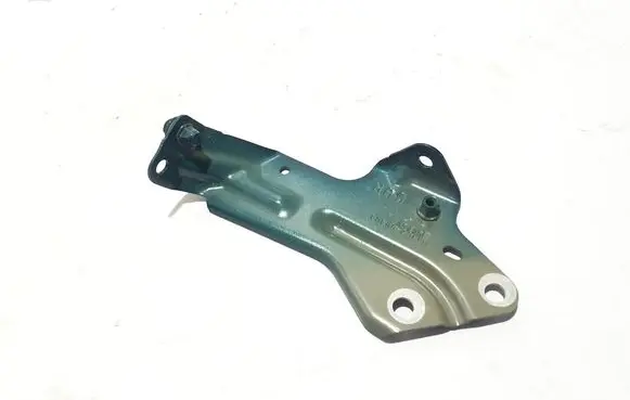 Nissan Qashqai J12 Fender mounting bracket 641026UA0A