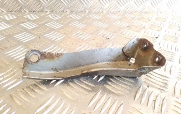 Mazda CX-7 Fender mounting bracket
