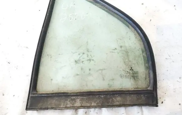 Rear vent window glass