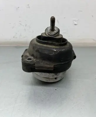 Engine mount bracket