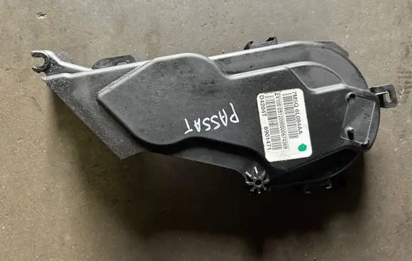 Volkswagen PASSAT B6 Other engine bay part 7M5Q6L084AA 6901471