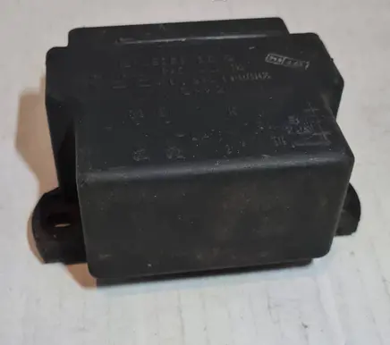 Mercedes-Benz 190 W201 Glow plug pre-heat relay 0025454232 202009002
