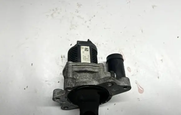 Volkswagen Jetta VII Secondary air pump 04E131097L