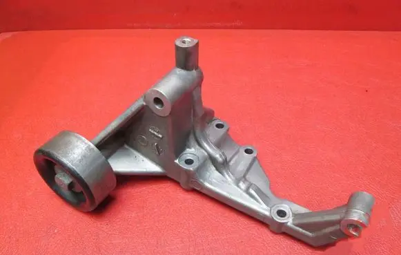 KIA Sorento Engine mounting bracket