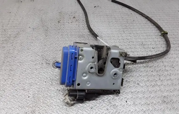 Audi A8 S8 D2 4D Rear door lock 4D0839015D