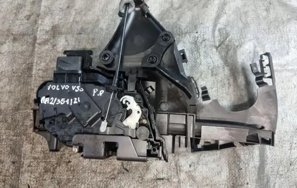 Volvo V50 Front door lock 30699110