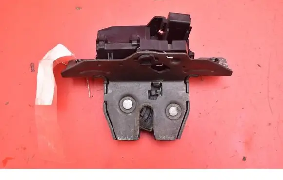 Opel Astra J Tailgate/trunk/boot lock/catch/latch 13581023