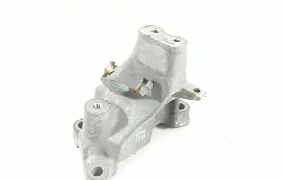 Jeep Grand Cherokee WL Engine mounting bracket 68375851AA