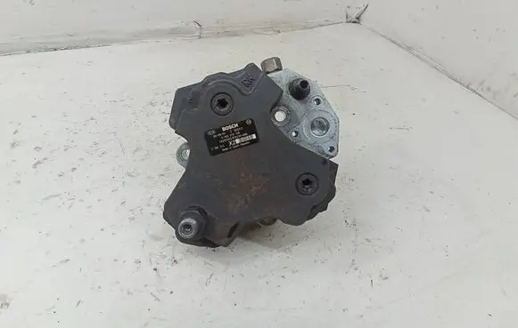 BMW 7 E65 E66 Fuel injection high pressure pump 7795713 0445010126
