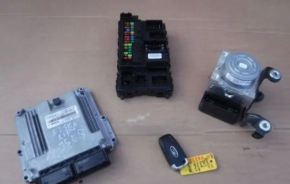 Ford Focus Engine ECU kit and lock set 12A650 HS7A12A650ABB
