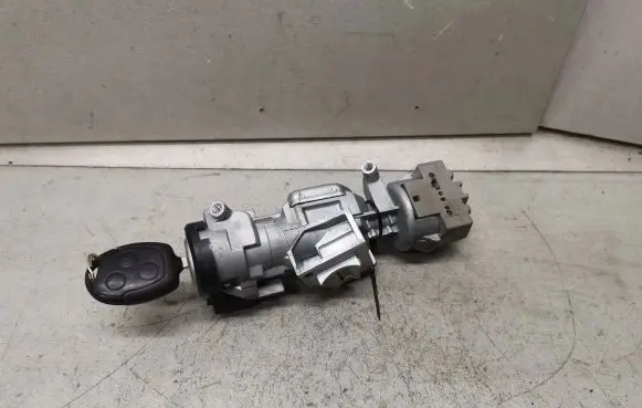 Ford Focus Ignition lock 3M513F880AD