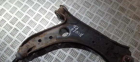 Volkswagen Golf V Front lower control arm/wishbone