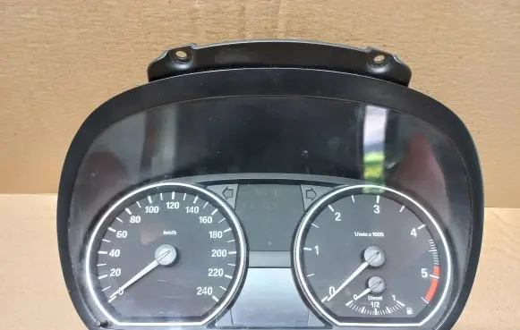 BMW 1 E81 E87 Speedometer (instrument cluster) 9141475 170077711 102495276