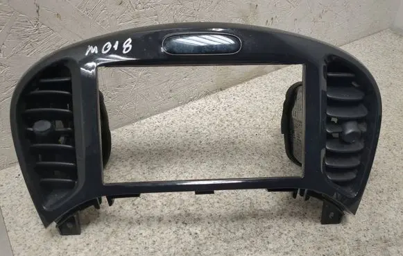 Nissan Juke I F15 Dash center air vent grill 68260 68750