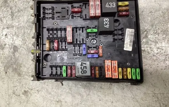 Skoda Octavia Mk2 (1Z) Fuse module 1K0937124K 014189861