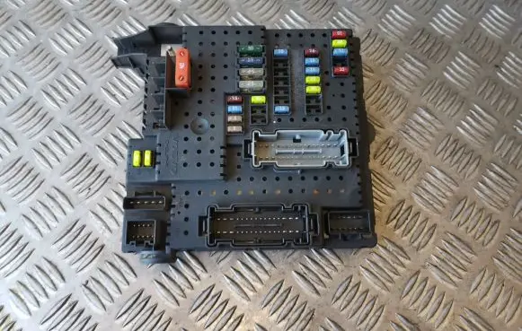 Volvo S60 Fuse module 8676391 12217799 04W354