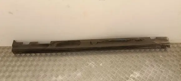 Volvo XC40 Side skirt front trim 31448223