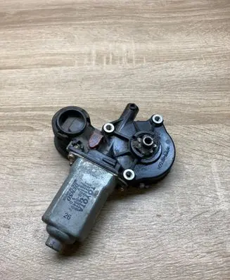 Toyota RAV 4 (XA10) Rear door window regulator motor 8571042070 2621000940 LEFTSIDE